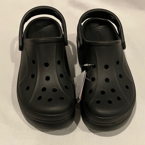 CROCS Shoes - NWT CROCS Black Platform Shoes Bella Clogs size womens 6